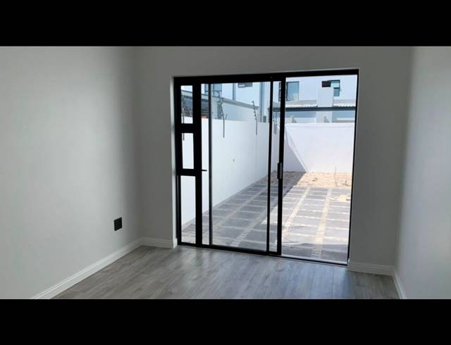 4 BEDROOM FREESTANDING FOR SALE IN SANDOWN